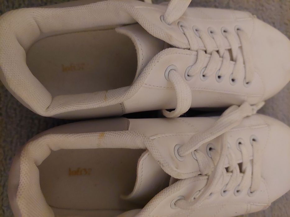 Buty damskie białe.