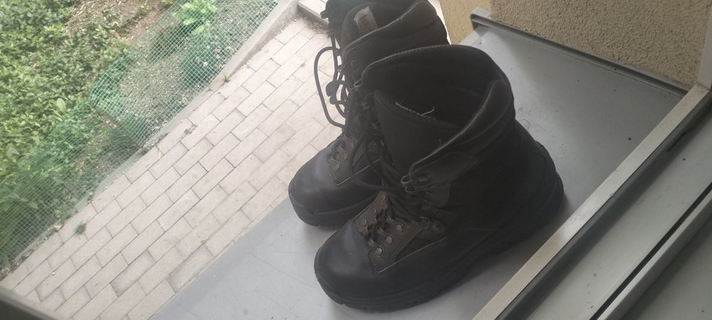 Buty wojskowe tak jak widać na zdjęciach