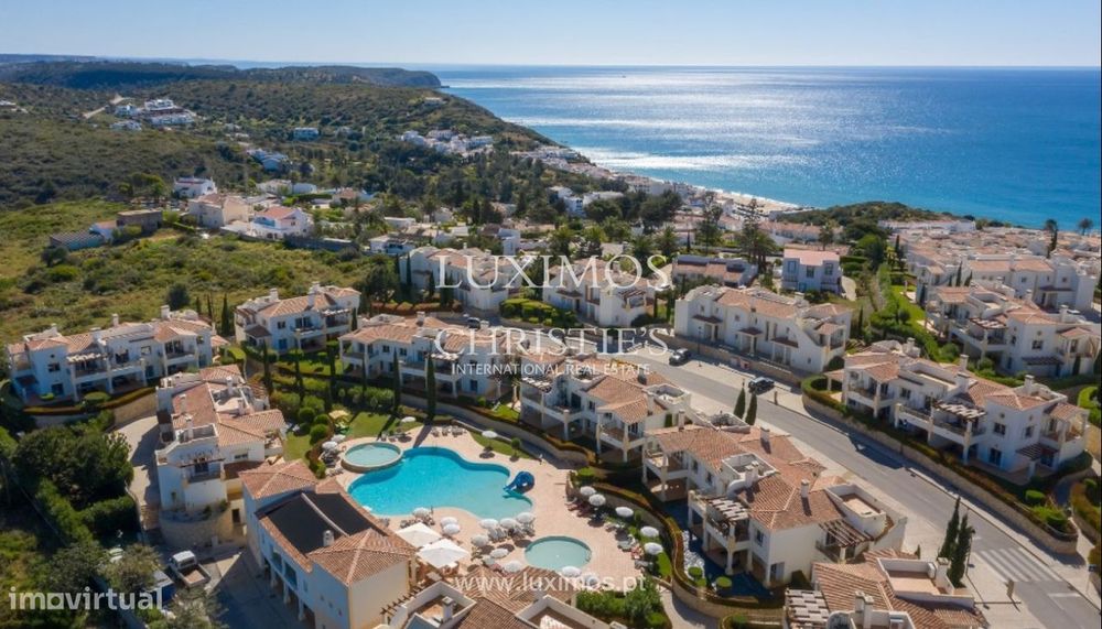 Moradia V2 mobilada e com jardim para venda em Salema, Algarve