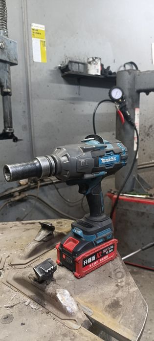 Гайковерт Makita Макіта  2100 nm.  в хорошому стані.