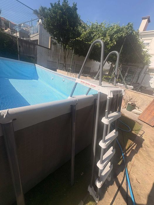 Piscina Intex Retangular  de grandes dimensões  com bomba de areia e água  salgada