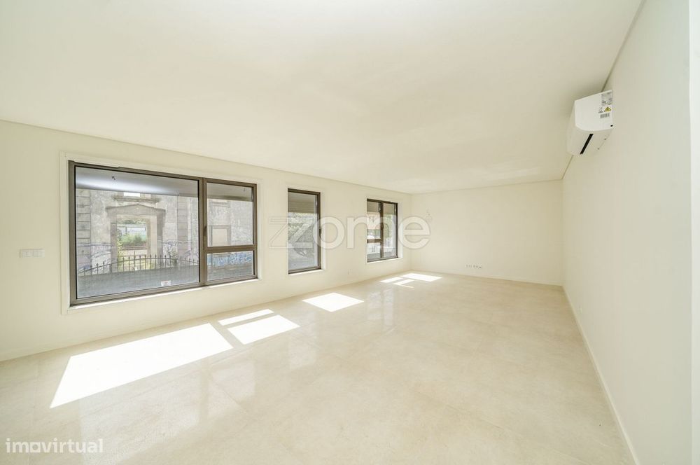T3 Apartment with 2 Parking Spaces, Porto