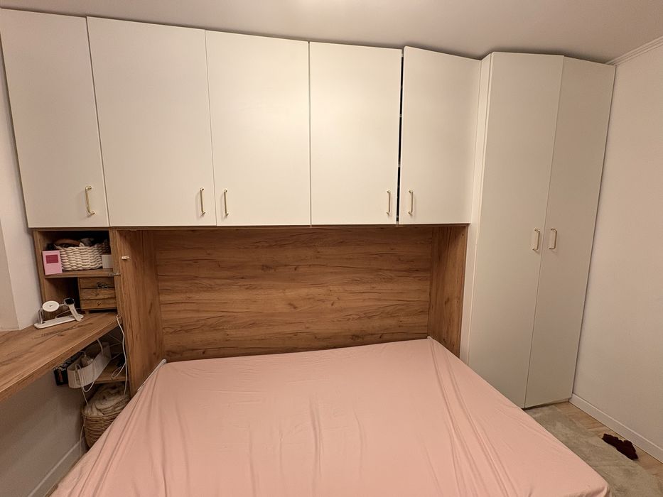 Meble biale  w bardzo dobrym stanie ze zlotymi uchwytami