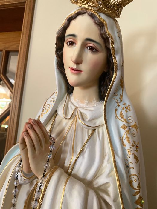 Estátua de Nossa Senhora de Fátima em Madeira – Peça Artesanal Única