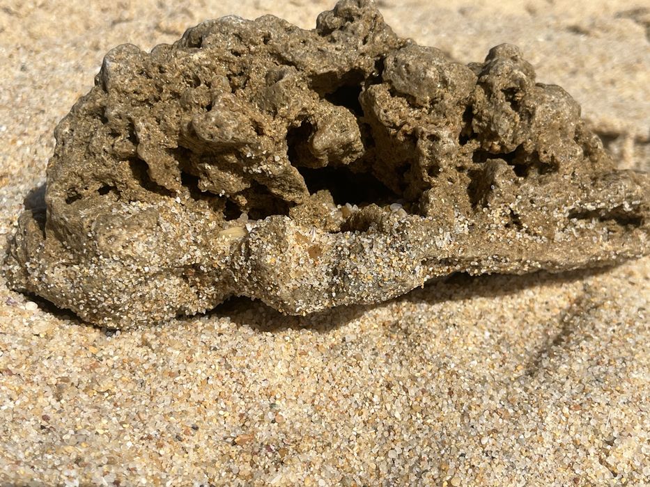 Perdra para aquario ou terrario com grutas que atravessam a pedra