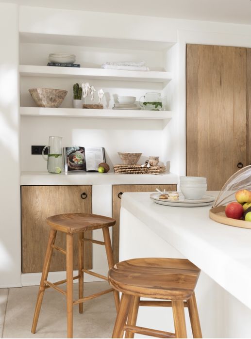 Hoker stołek drewniany z drewna tekowego Westwing J-Line Ana Zara home