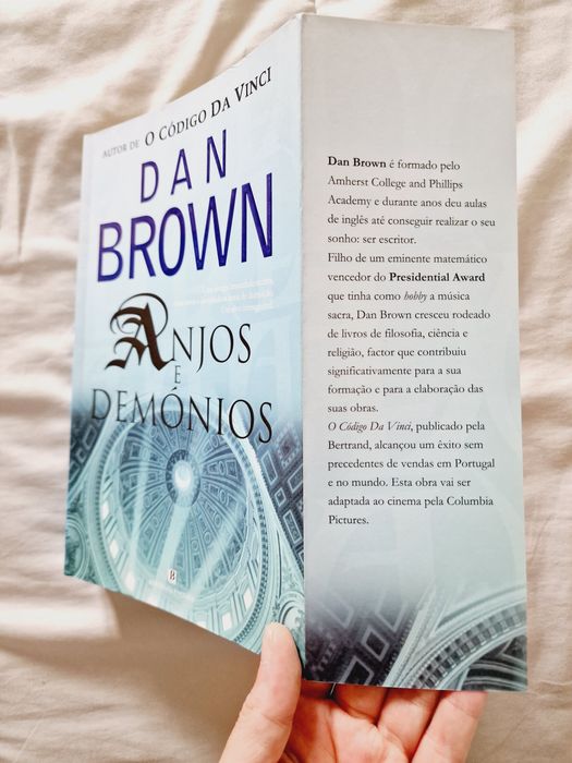 Livro Anjos e Demónios de Dan Brown, Bertrand Editora