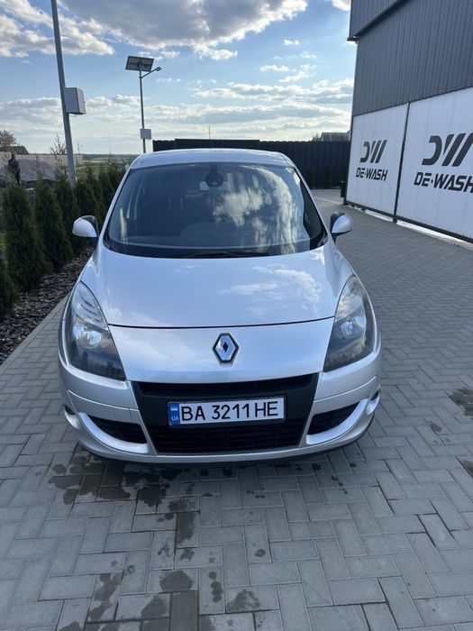 Автомобиль Renault Scenic