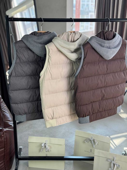 Мужская жилетка Brunello Cucinelli натуральный пух три цвета Брунелло