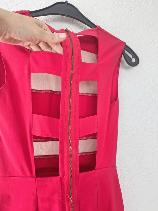 Czerwona sukienka elastyczna, wycięte plecy, Asos , XS