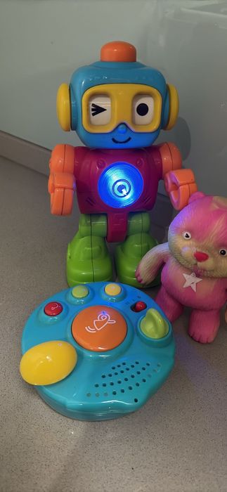 Boneco elástico e Robô luzes e sons