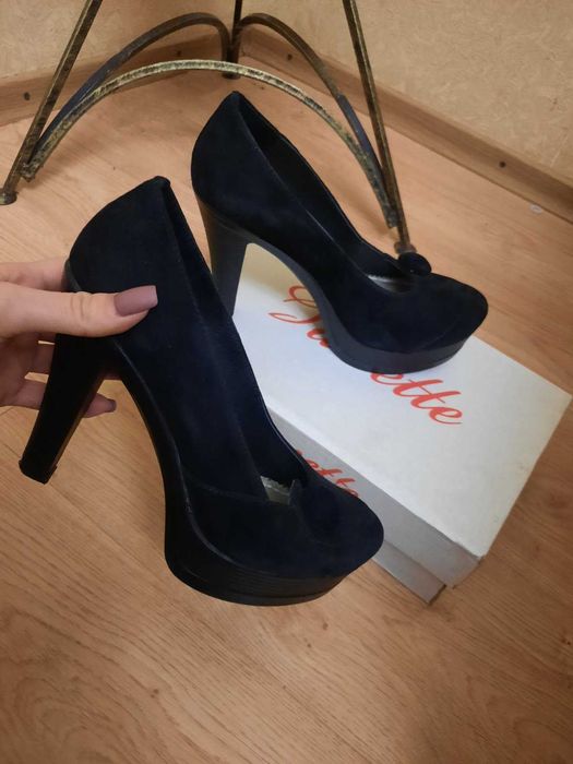 Жіночі замшеві туфлі