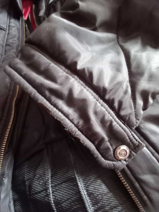 Продам чол. Зимову куотку б/в  потребує заміни блискавки