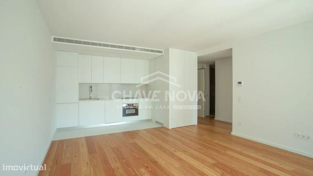 T1 com Vista Mar, Varanda, Garagem, Excelentes Comodidades AR/04947-TP