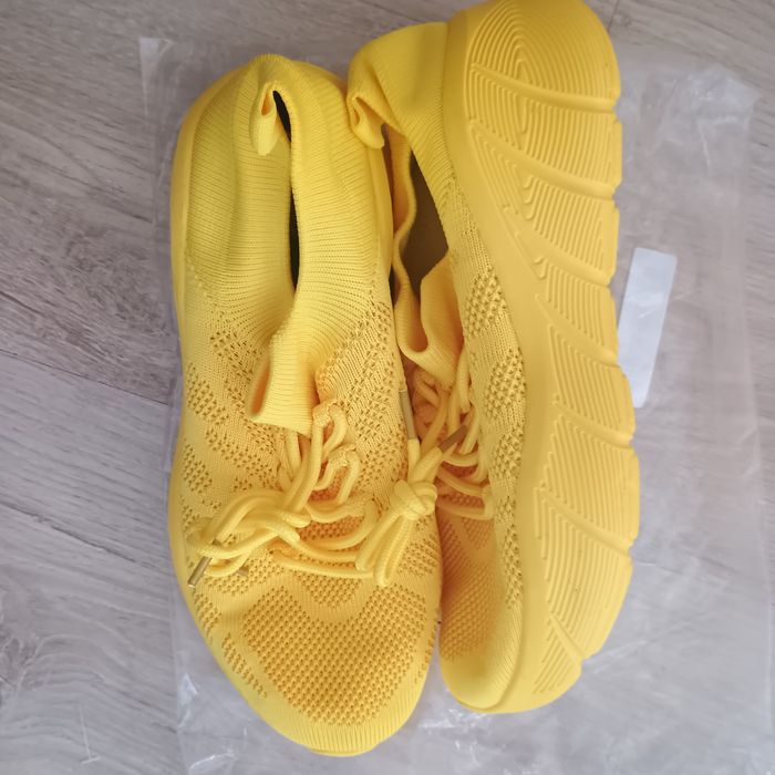 Buty sportowe sneakersy  elastyczne  żółte  cytrynowe40 / 25,8 r.