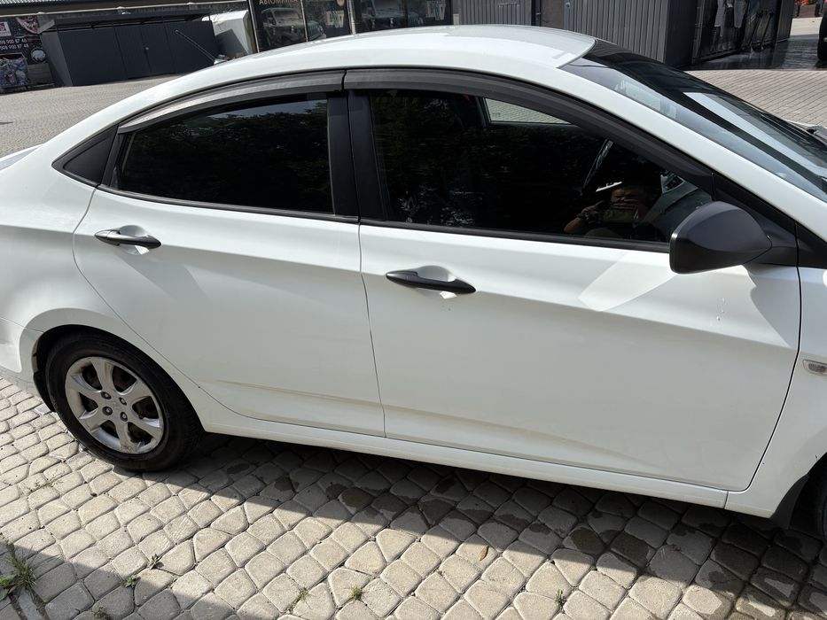 Hyundai accent 2013