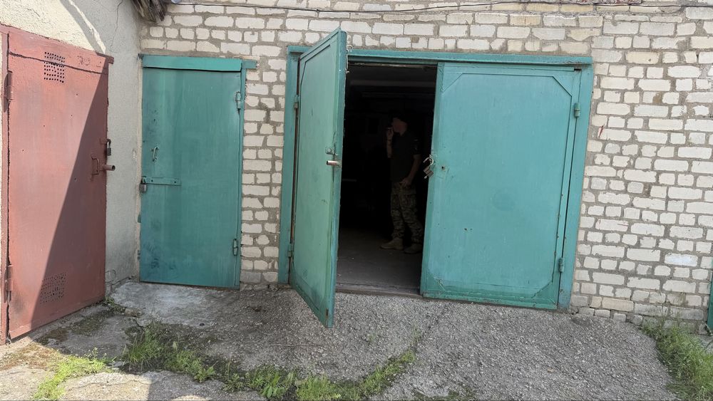 Двокімнатна квартира + гараж + погріб! м. Помічна