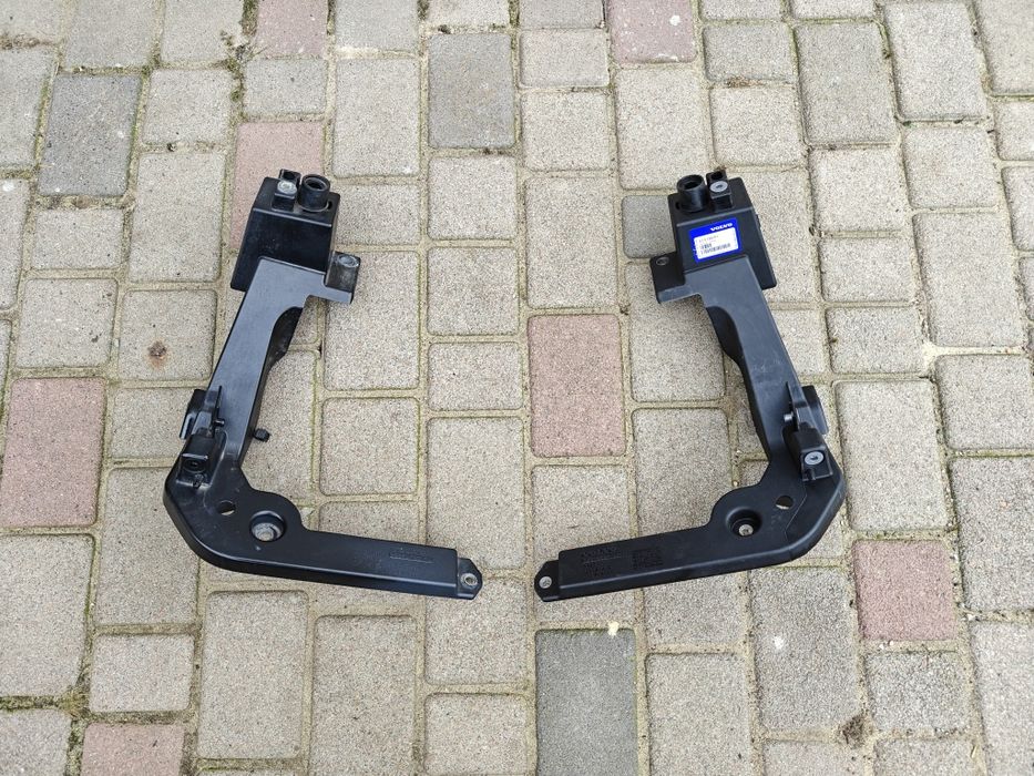 В наявності ліве праве кріплення фари Volvo C40 XC40 RECHARGE EX40