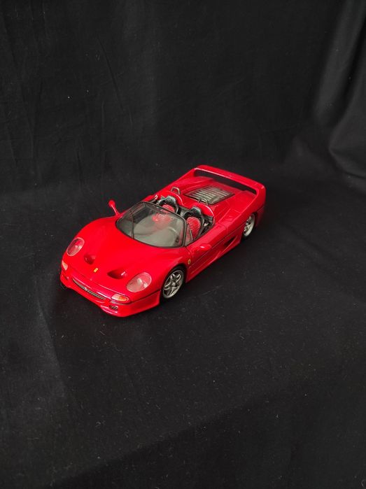 Miniatura Escala 1:18 Ferrari F50
