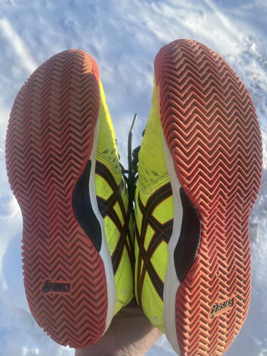 Продам волейбольні кросівки асіки