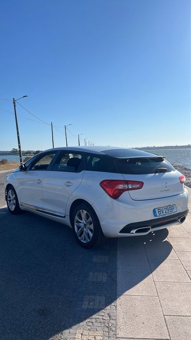 Citroen DS5.
