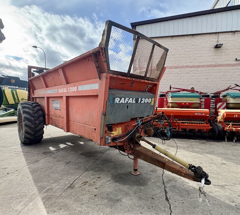 REBOQUE ESPALHADOR DE ESTRUME