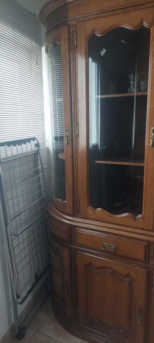 Cristaleira em madeira