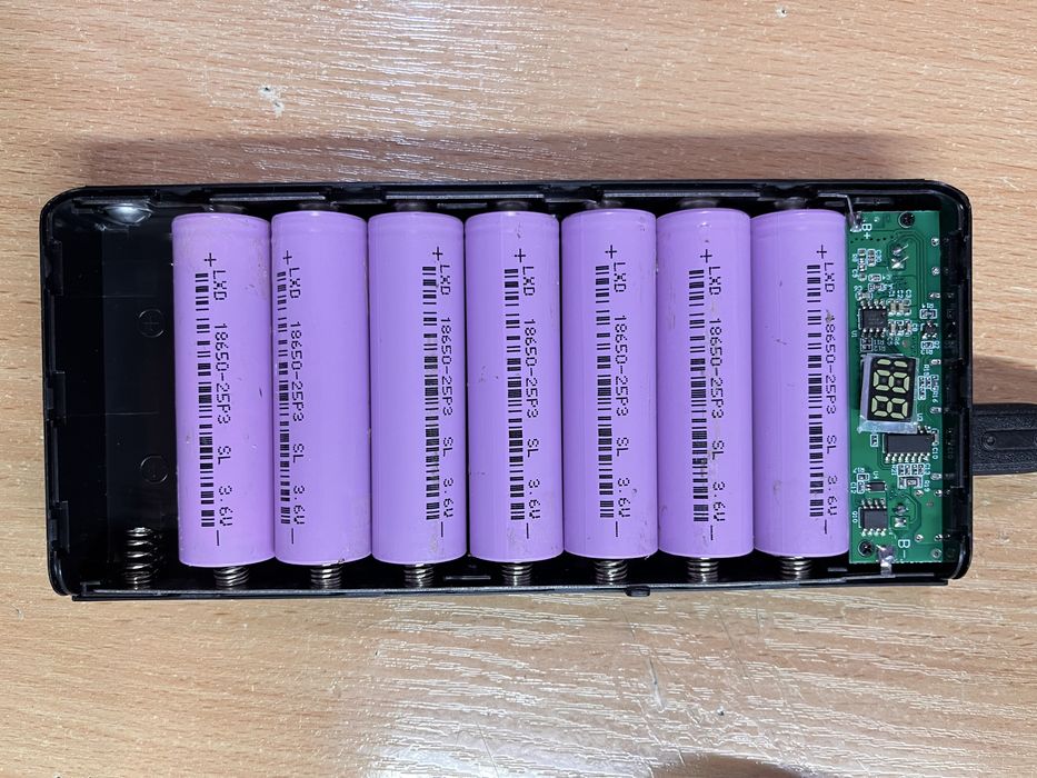 Power bank на 8 акумуляторів 18650