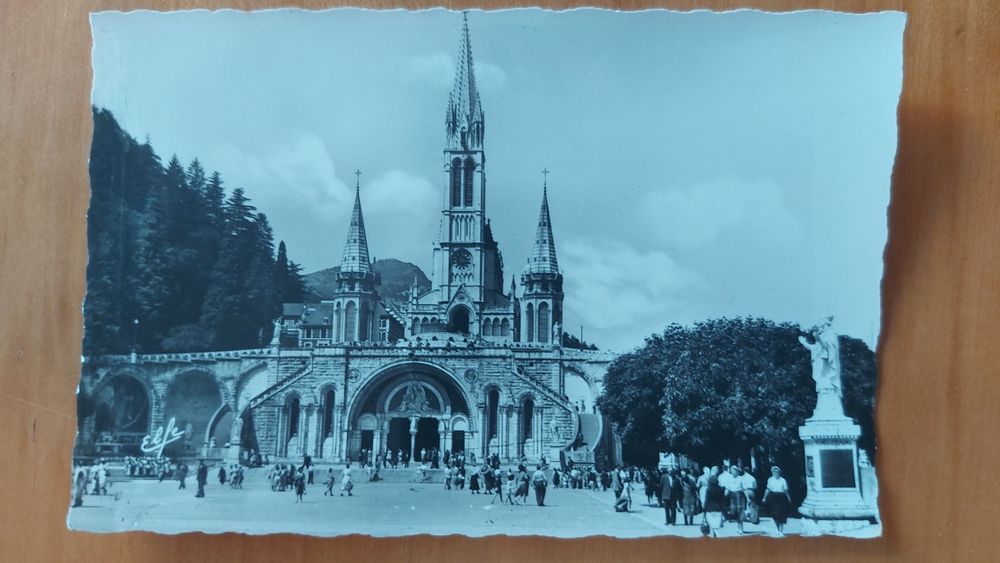 Postal da Nossa Senhora de Fátima e de Lourdes