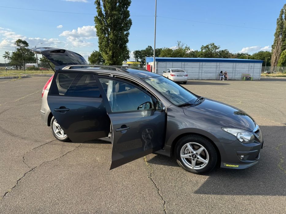 Продам автомобіль Hyundai i30CW
