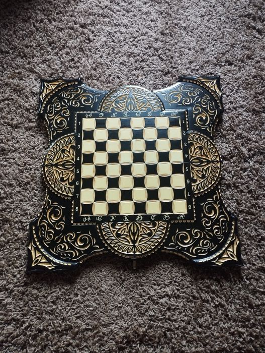 Шахи - нарди різьблені, ручної роботи.