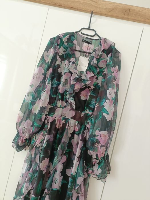 Długa sukienka falbany Mohito