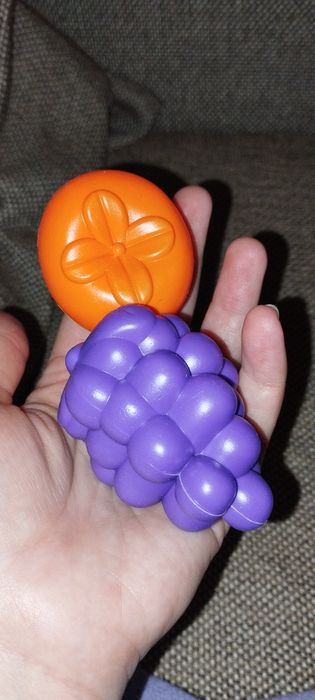 Овочі та фрукти в корзині