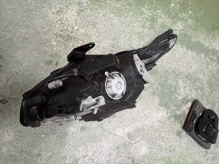 Faróis Toyota Avensis T27 2009–2011 (Par) Halogéneo