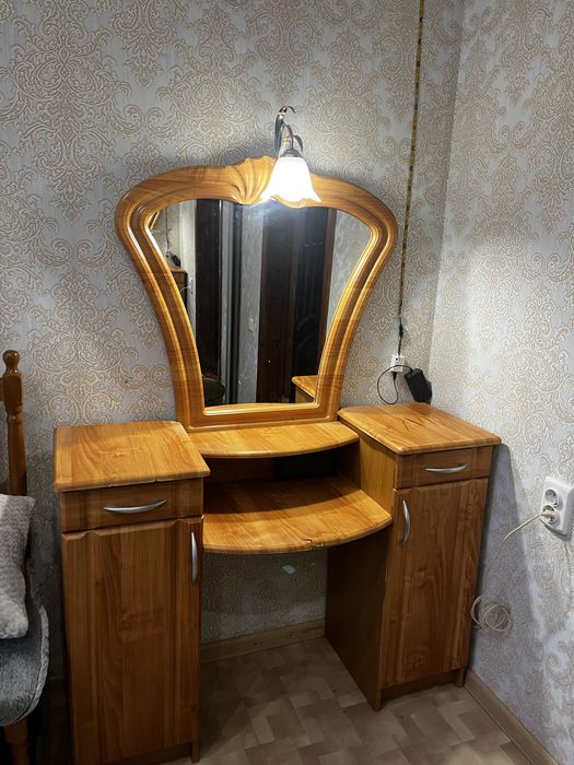 Макіяжний стіл/триляж