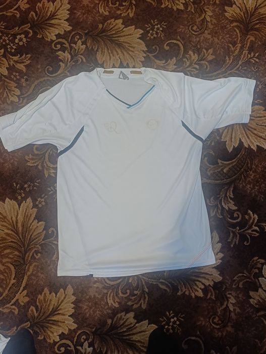 Nike Ronaldinho R10, яка є частиною вінтажної лінійки, присвяченої легендарному футболісту Роналдінью.