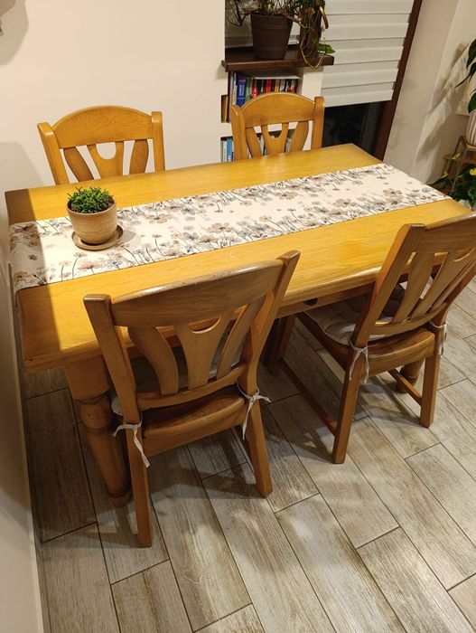 Stół dębowy + cztery krzesła