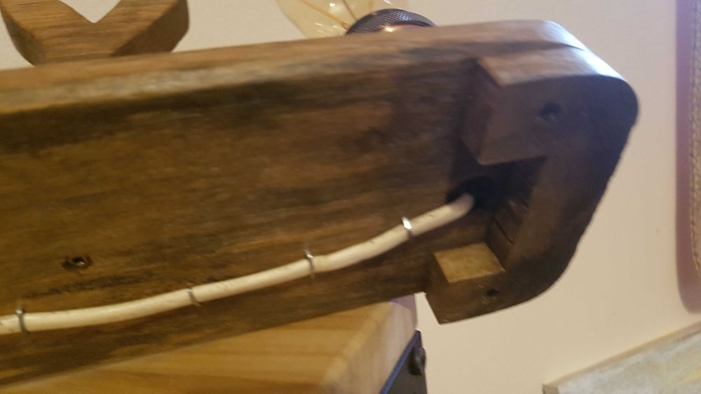 Candeeiro rústico em madeira