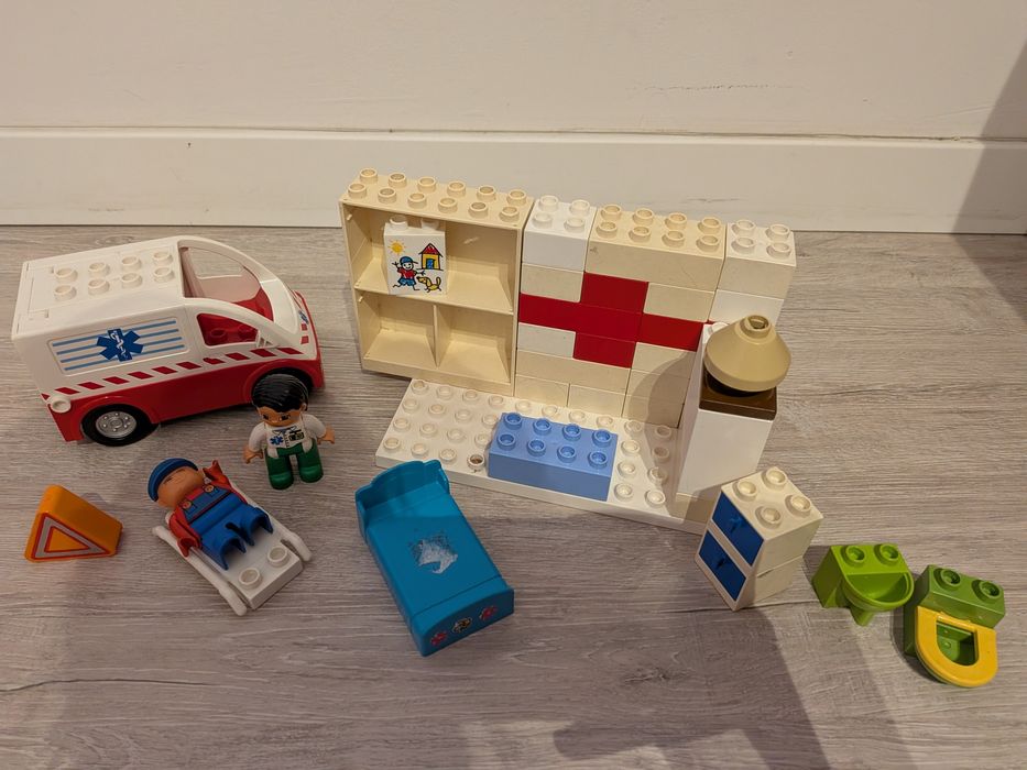 Zestaw LEGO Duplo karetka pogotowia szpital