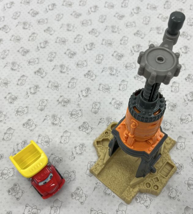 Play-Doh Zestaw budowlany z autkiem Hasbro