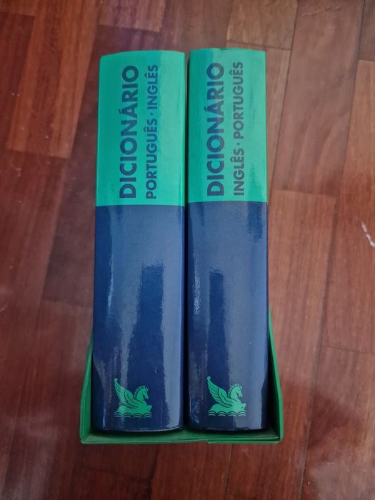 Dicionários novos de Português-Ingles e Ingles-Português