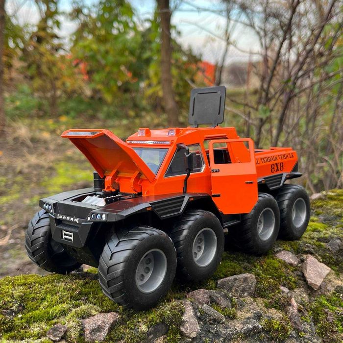 Металева Колекційна модель 1:24 Shaman 8×8 з підсвіткою фар, звуком