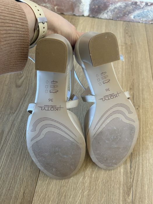 Sandały kotyl nowe beżowe 36