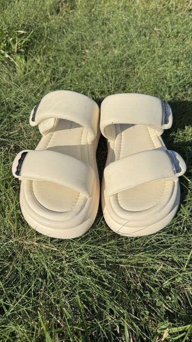 Шльопанці дуті жіночі Roberto Della Crose