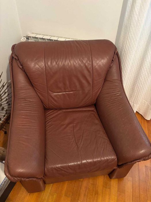 Duas poltronas em pele