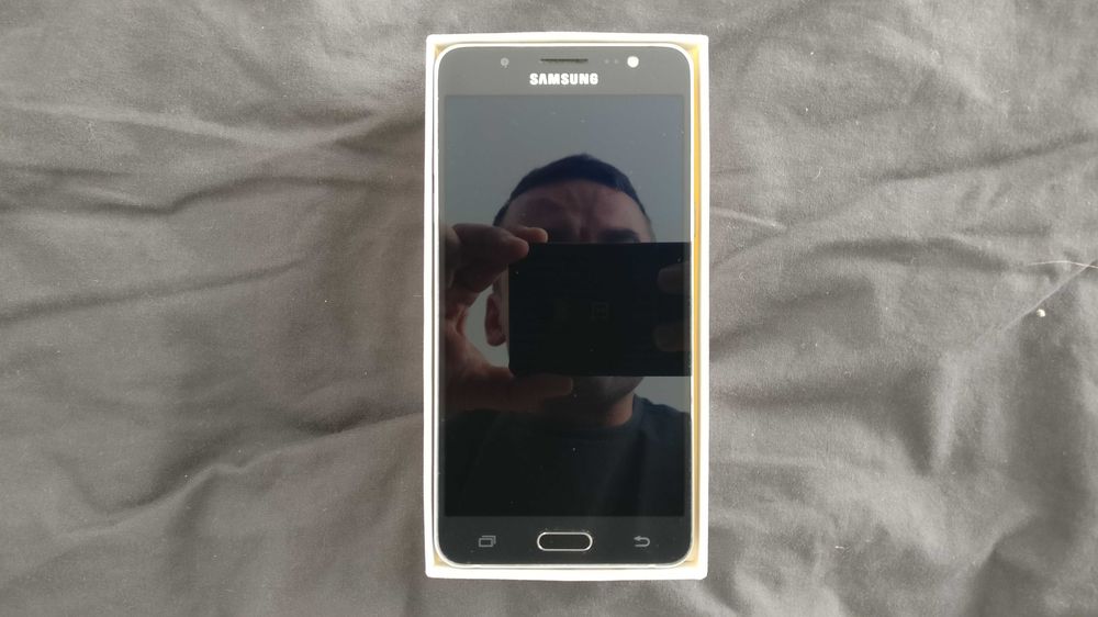 Telefon Samsung Galaxy J5 6 czarny (16gb)