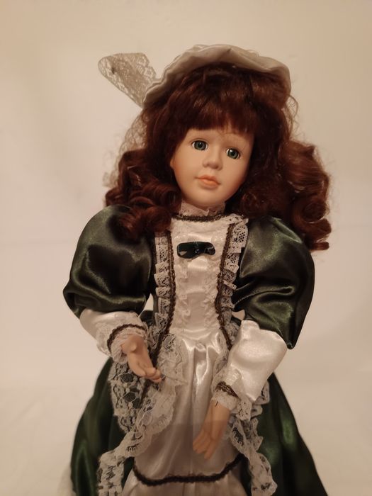 Boneca de porcelana  dama antiga