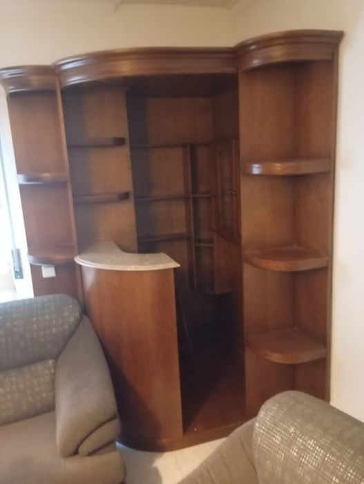 Bar de madeira grande