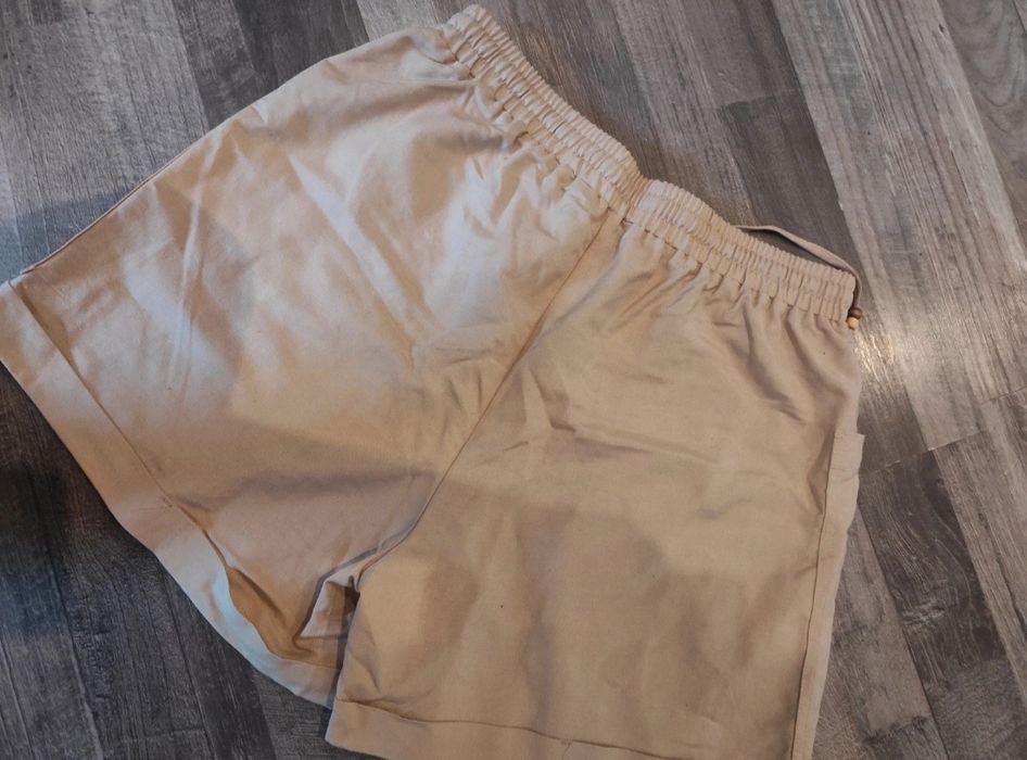 Spodenki beżowe Sinsay