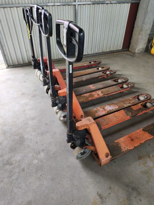 Porta paletes empilhador manual Toyota Manitou jungheinrich